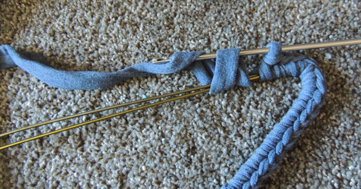 Wrapping t-shirt yarn over hook again